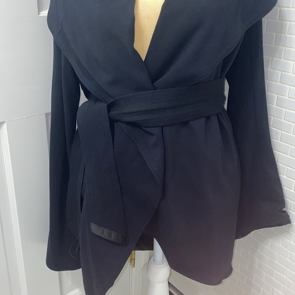 G.E.T. Black wrap jacket.Rayon/Nylon. Satin lined. Pockets. Size Medium. - Picture 5 of 10